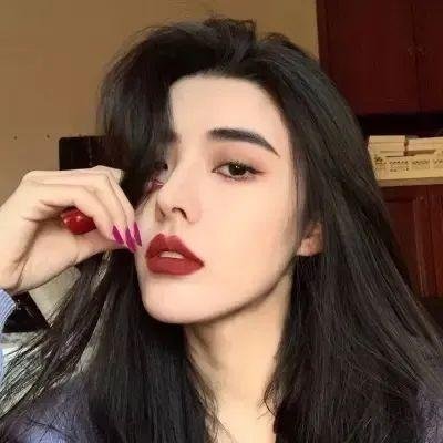 黑珍珠艾曼妞